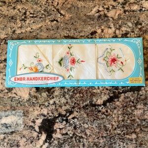 Embroidered Floral Handkerchief Set - Cream